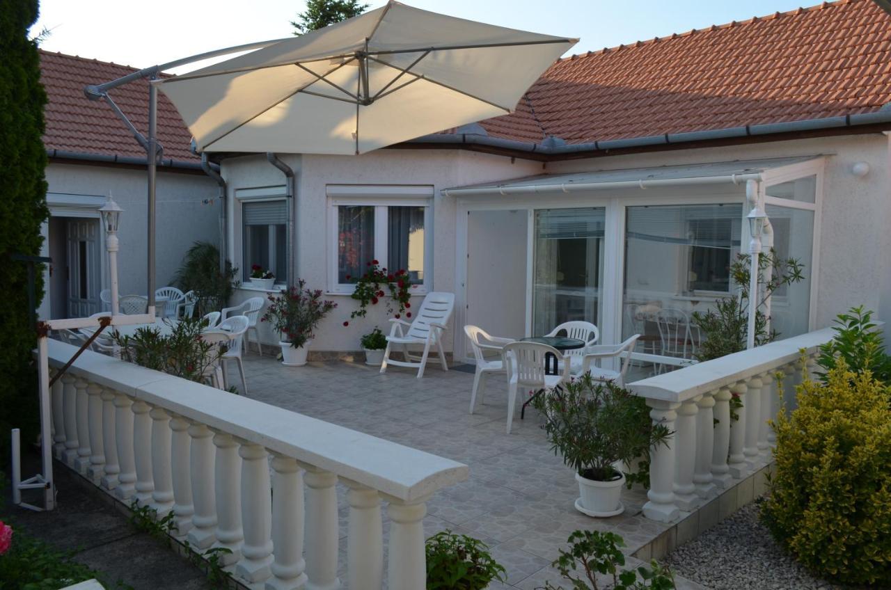 Henrietta Vendégház Hajdúszoboszló Exterior foto