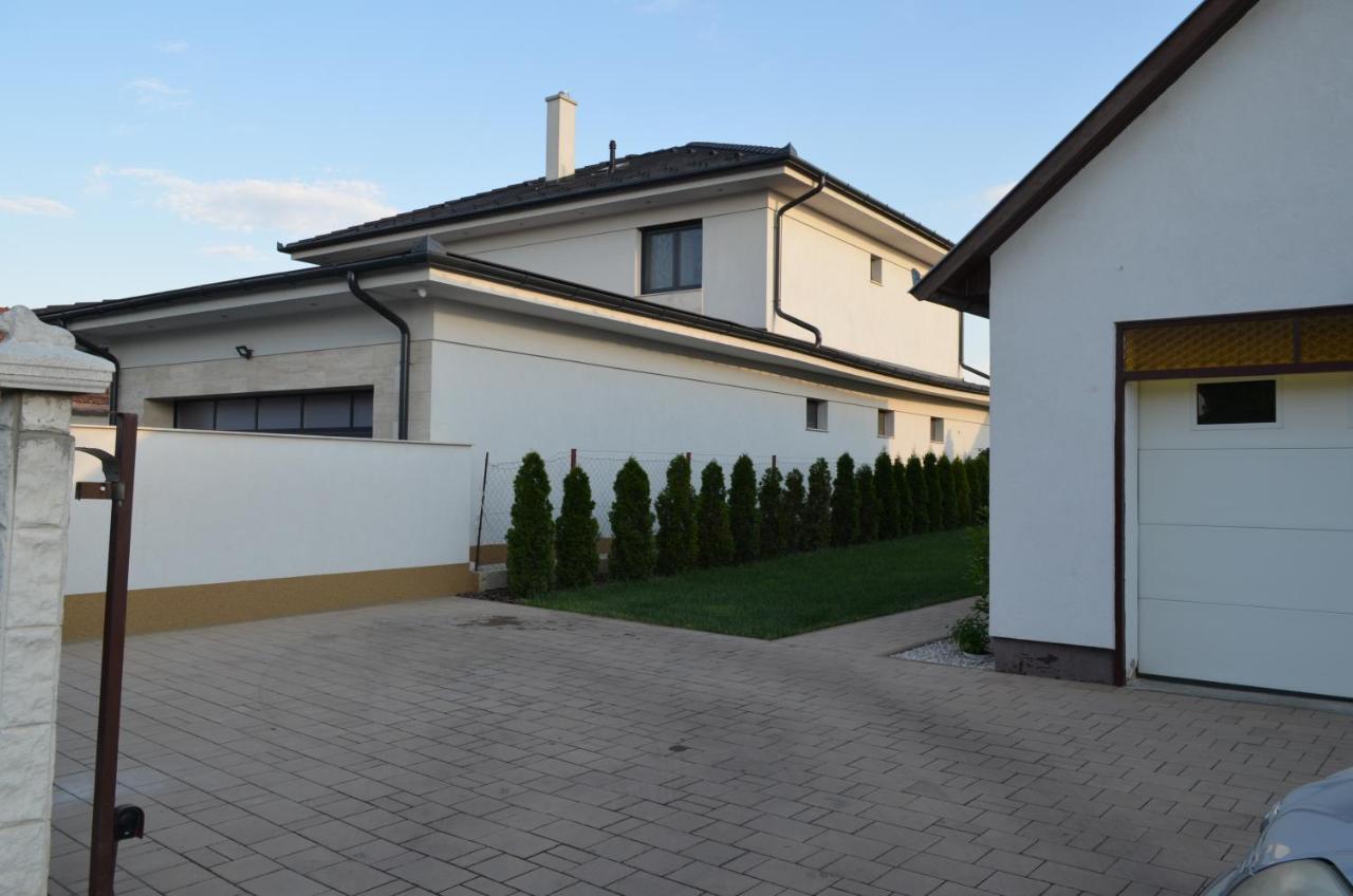 Henrietta Vendégház Hajdúszoboszló Exterior foto