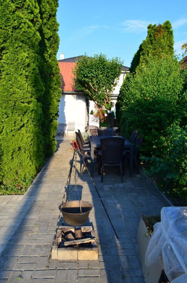 Henrietta Vendégház Hajdúszoboszló Exterior foto