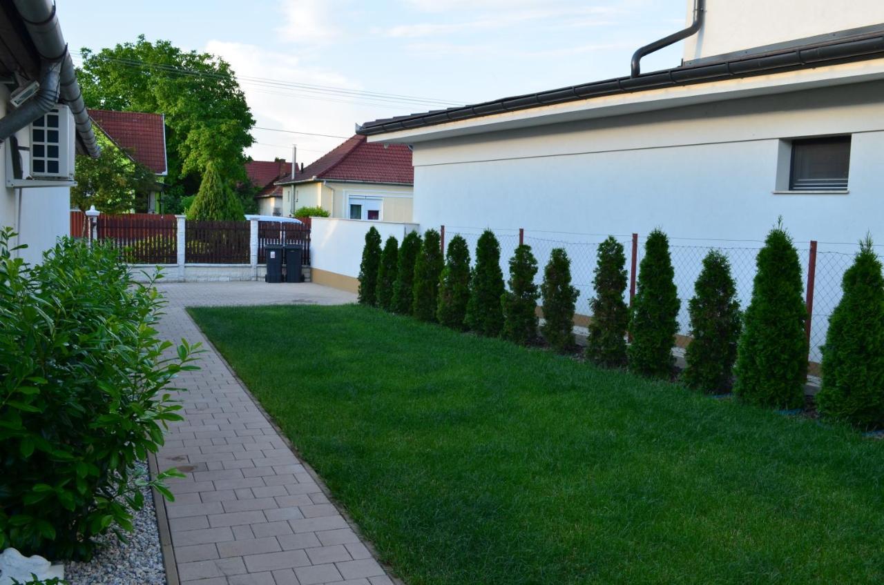 Henrietta Vendégház Hajdúszoboszló Exterior foto