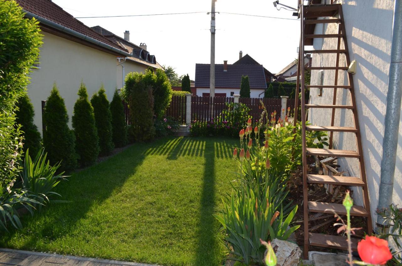 Henrietta Vendégház Hajdúszoboszló Exterior foto