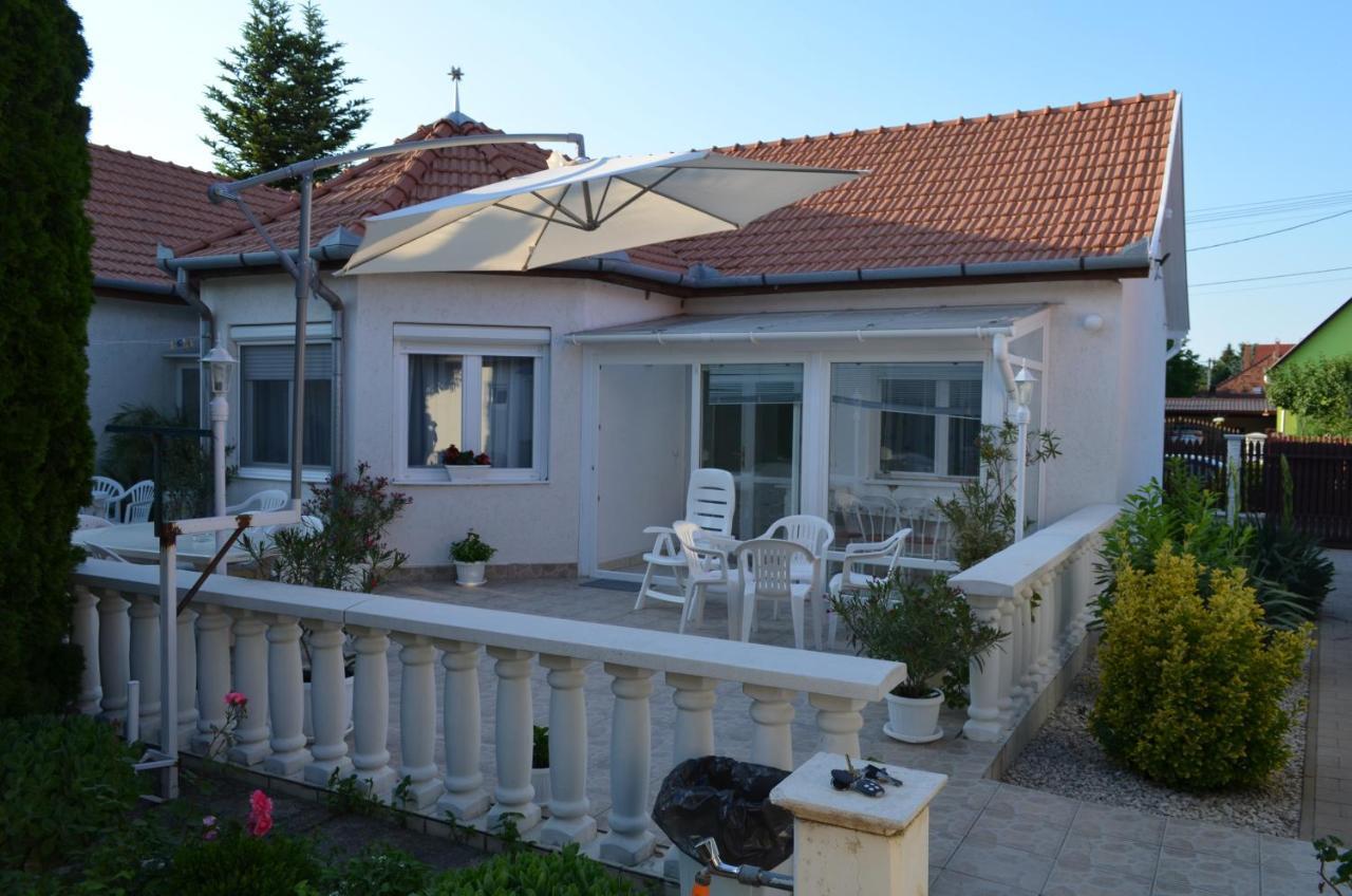 Henrietta Vendégház Hajdúszoboszló Exterior foto