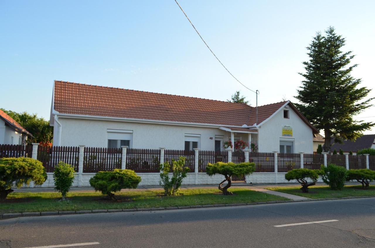 Henrietta Vendégház Hajdúszoboszló Exterior foto