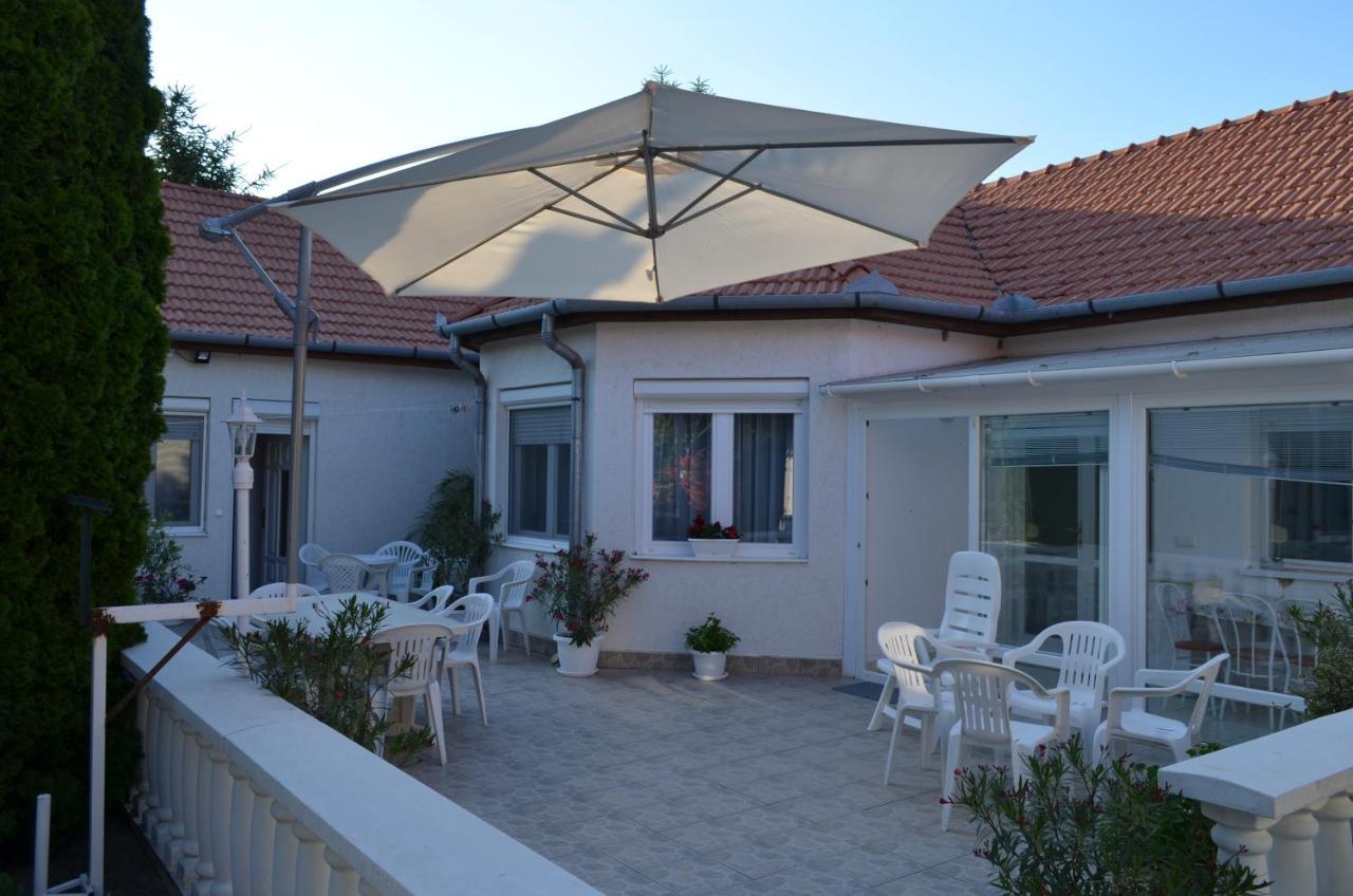 Henrietta Vendégház Hajdúszoboszló Exterior foto